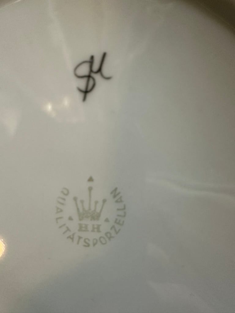 Vintage Teller Gorilla an Bushaltestelle