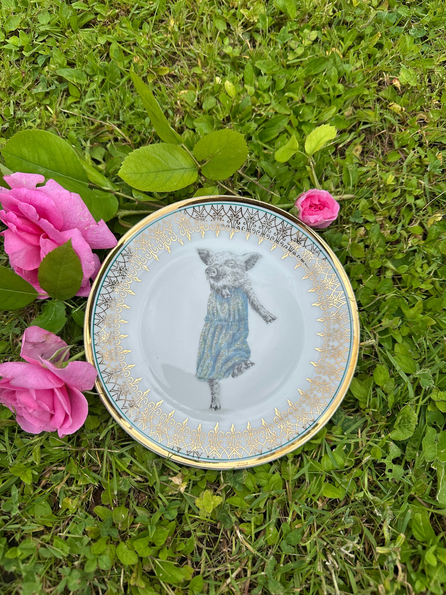 Teller Tanzendes Schwein