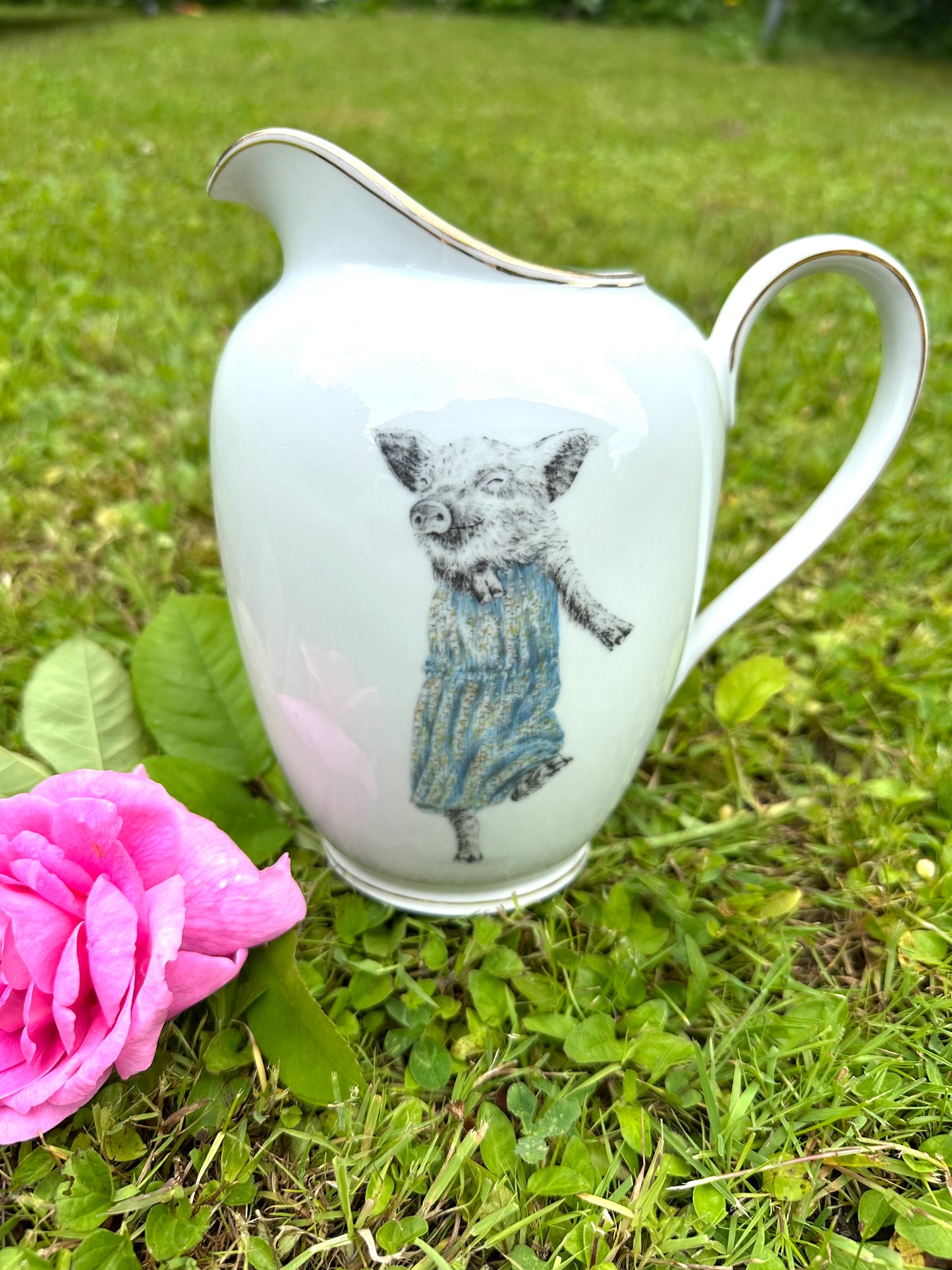 Milchkännchen tanzendes Schwein