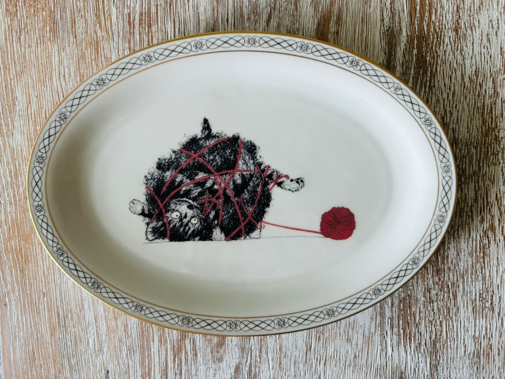 Kleine Platte mit Katze