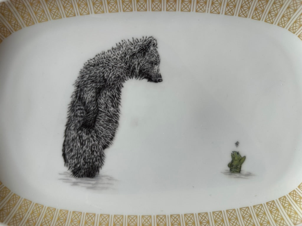 Platte Bär und Fisch