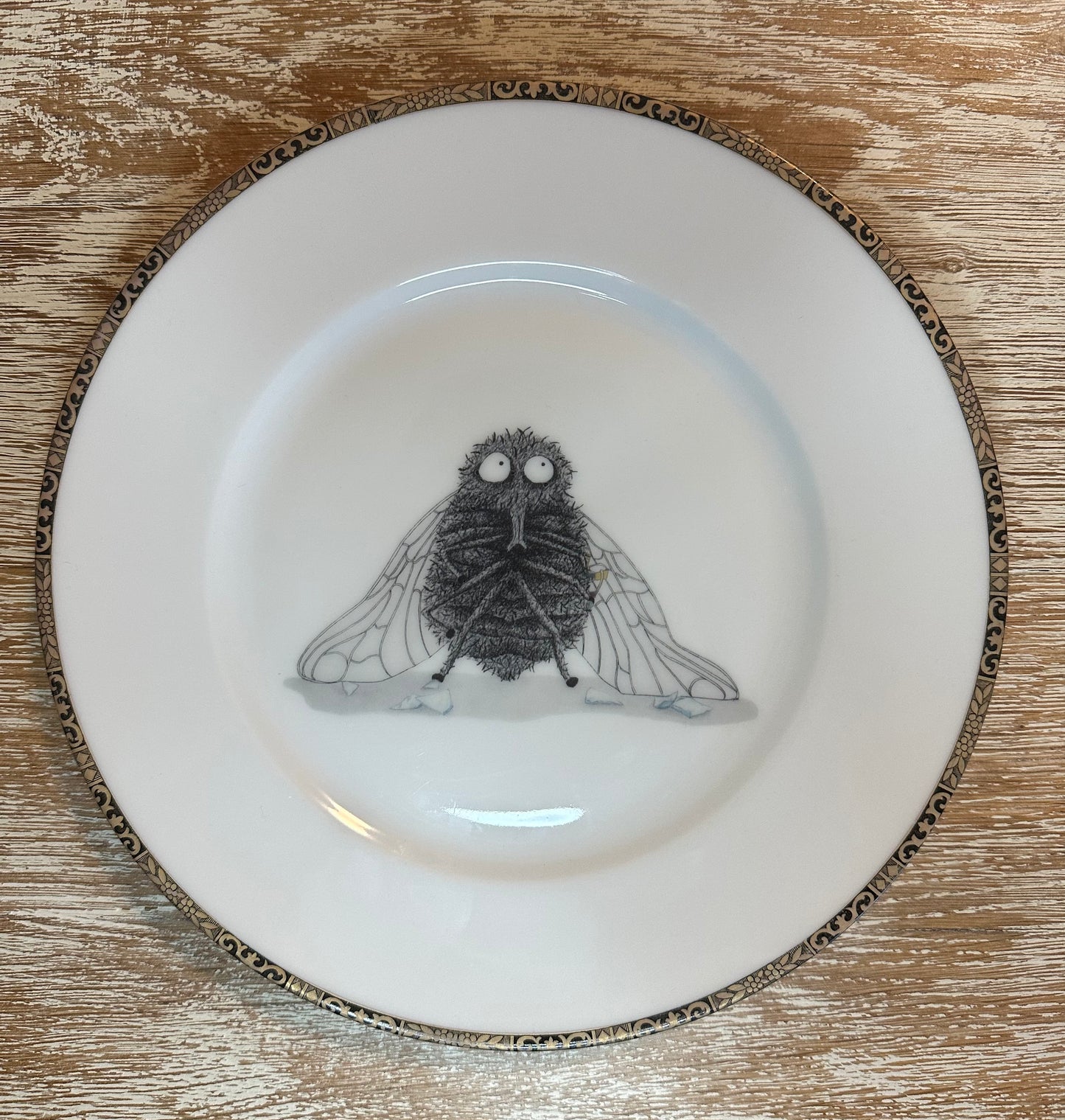 Teller Fliege mit Goldrand